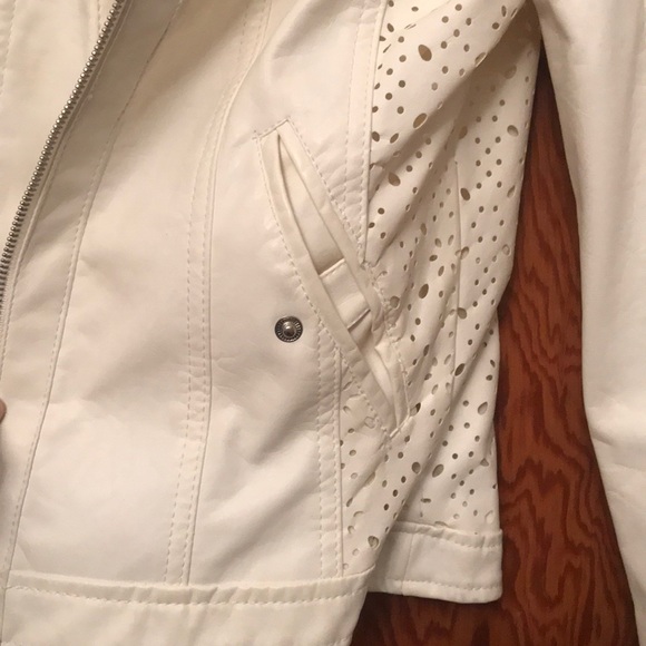 White jacket - Picture 2 of 4